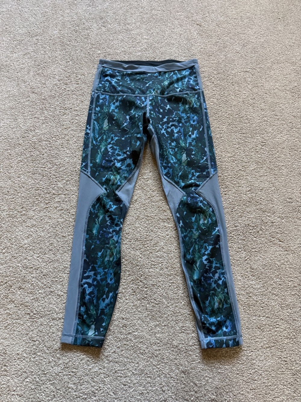 Lululemon Running in the City 7/8 tights size 6